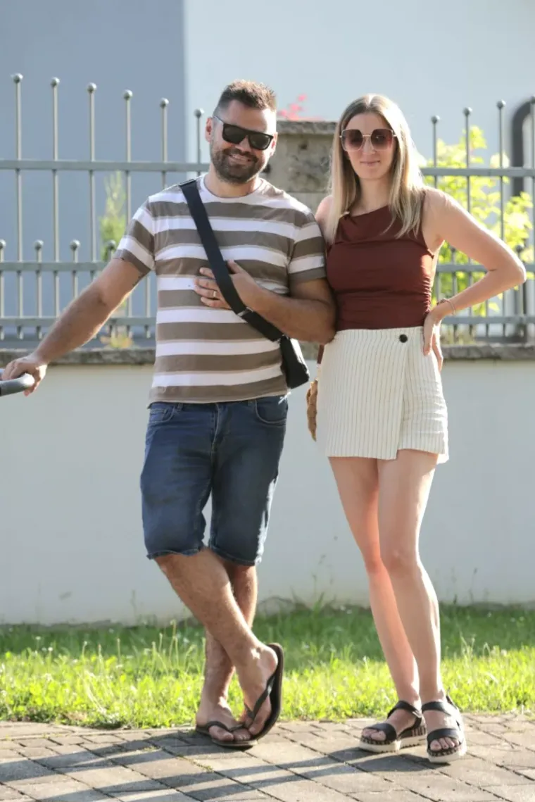 Dok su mnogi tražili predah uz Muru, brineta u bijeloj kombinaciji pro&scaron;etala se kao modnom pistom