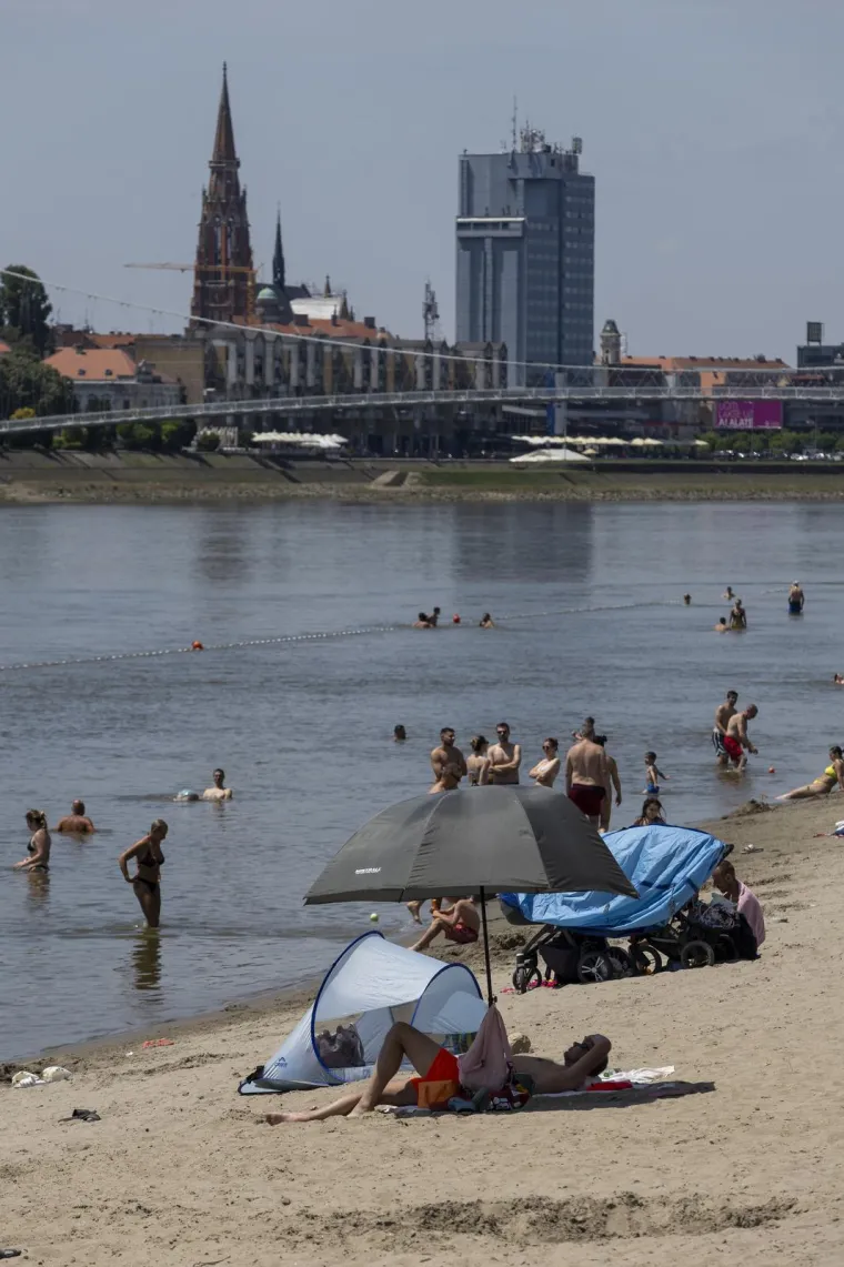 Spas od paklenih vrućina prona&scaron;li na Dravi: Ovako Osječani provode neradni ponedjeljak