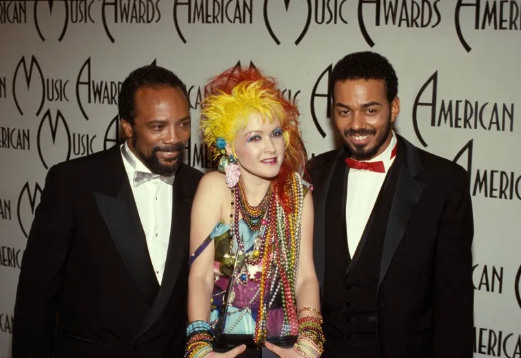 &Scaron;arenom kosom i ludim outfitom žarila 80-ih, Madonna joj zavidjela, a danas je grli Taylor Swift