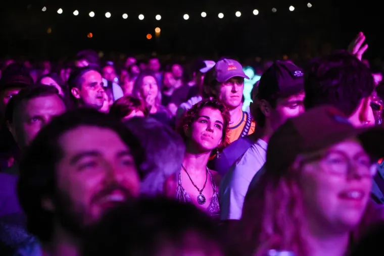 Pogledajte kako je bilo na prvom danu INmusica: Zgodne djevojke, poljupci i grmljavinski pljusak