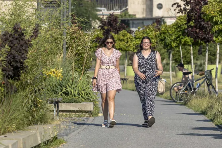 Vruć dan, jo&scaron; vruća promenada: Pogledajte kako su Osječanke provele slobodan ponedjeljak