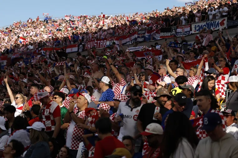 Hrvatski navijači napravili show na stadionu: Uz kockice svi gledali i u Ivanu Knoll