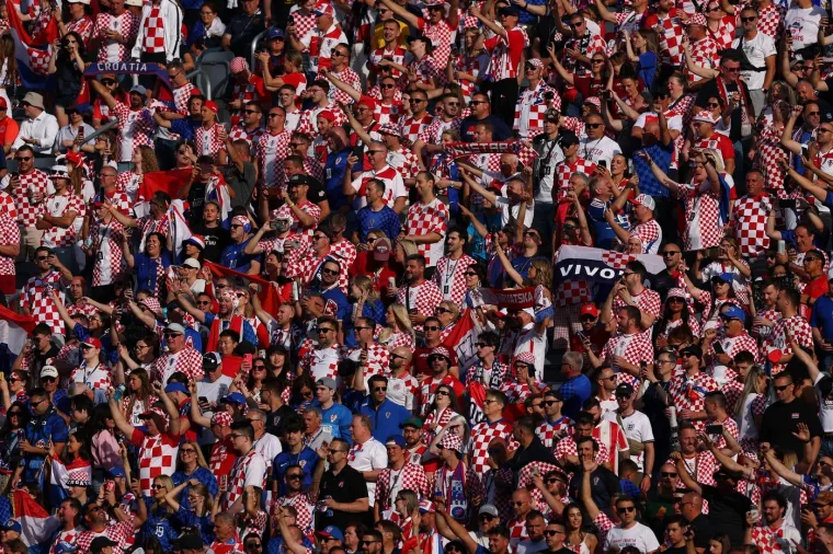 Hrvatski navijači napravili show na stadionu: Uz kockice svi gledali i u Ivanu Knoll