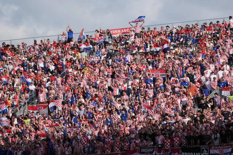 Hrvatski navijači napravili show na stadionu: Uz kockice svi gledali i u Ivanu Knoll