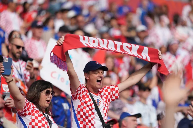 Hrvatski navijači napravili show na stadionu: Uz kockice svi gledali i u Ivanu Knoll