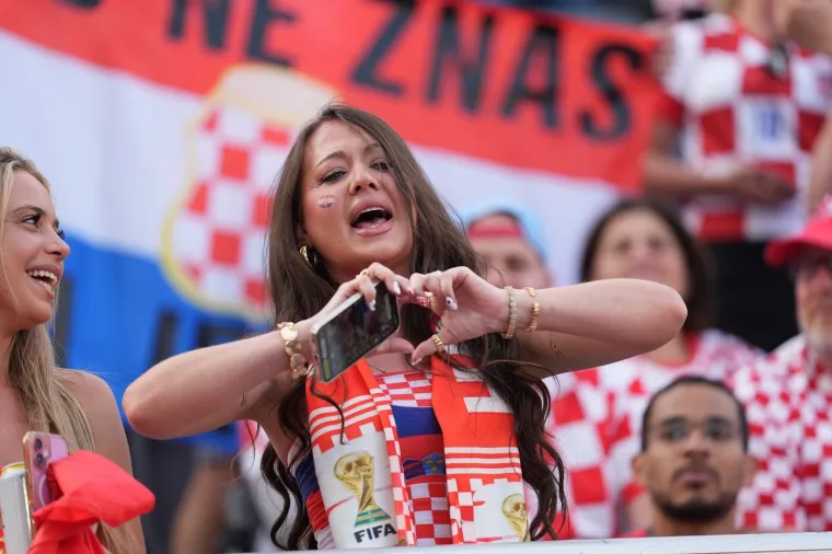 Hrvatski navijači napravili show na stadionu: Uz kockice svi gledali i u Ivanu Knoll