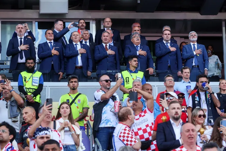 Premijer privukao pozornost: Pogledajte u čijem dru&scaron;tvu Plenković gleda utakmicu
