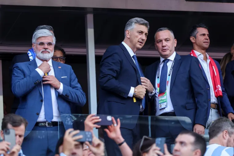 Premijer privukao pozornost: Pogledajte u čijem dru&scaron;tvu Plenković gleda utakmicu