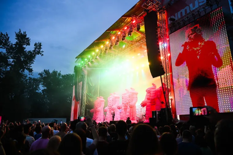 Dame iz prvog reda ukrale show: Ovako je izgledala druga večer INmusic festivala