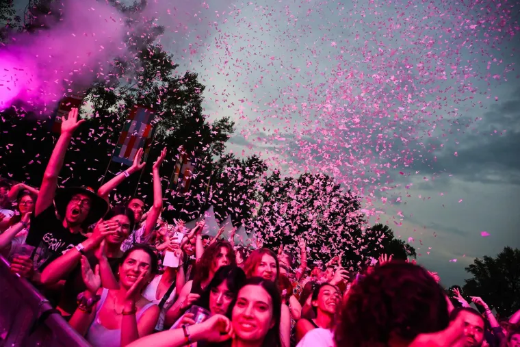 Dame iz prvog reda ukrale show: Ovako je izgledala druga večer INmusic festivala