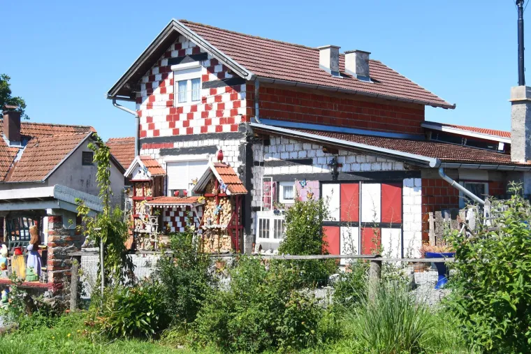 Kuću kod Pakraca pretvorio u hrvatsku &scaron;ahovnicu: 'U kockice sam zaljubljen od 96.'