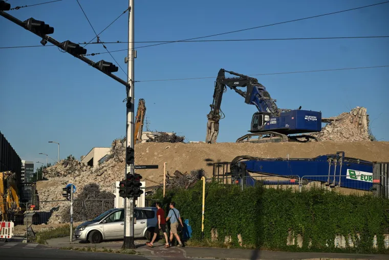 Sru&scaron;en je Vjesnikov neboder: Pogledajte &scaron;to je ostalo od nekada&scaron;njeg simbola Zagreba