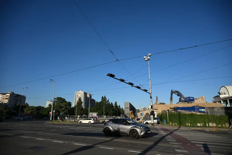 Sru&scaron;en je Vjesnikov neboder: Pogledajte &scaron;to je ostalo od nekada&scaron;njeg simbola Zagreba