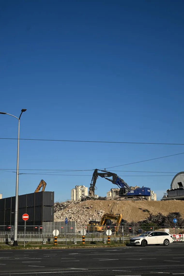 Sru&scaron;en je Vjesnikov neboder: Pogledajte &scaron;to je ostalo od nekada&scaron;njeg simbola Zagreba