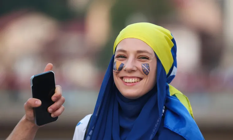 I&scaron;čekivanje početka susreta, zakazanog za 21 sat po na&scaron;em vremenu, najbolje se osjeti na lokacijama koje su večeras pretvorene u navijačke tvrđave