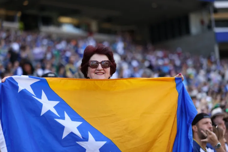 Plavo-žute ljepotice u ekstazi: Od Zagreba preko Sarajeva do Amerike, ove navijačice prate Zmajeve