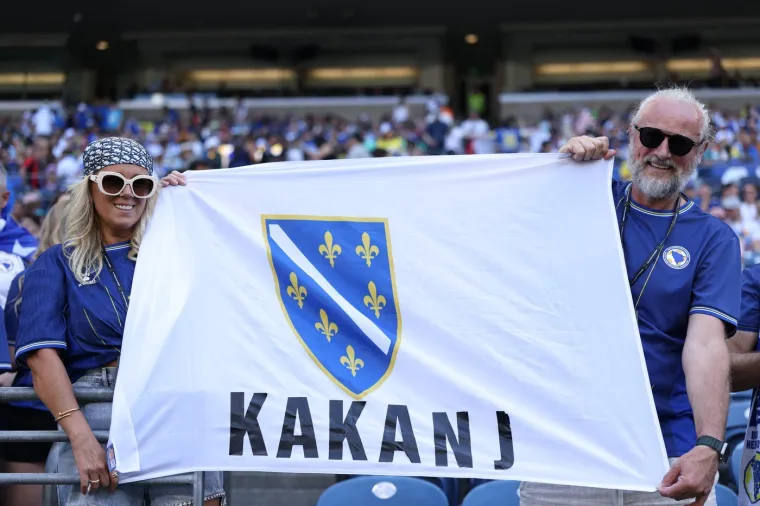 Plavo-žute ljepotice u ekstazi: Od Zagreba preko Sarajeva do Amerike, ove navijačice prate Zmajeve