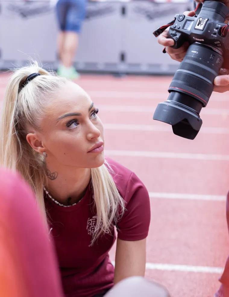 Zaručila se 'najzgodnija nogometa&scaron;ica': Prije ljubavi s &lsquo;Love Island&rsquo; zvijezdom ljubila djevojke