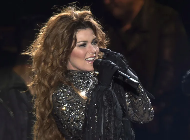 U zavodljivoj čipki i korzetu 'posramljuje' i mlađe: Shania Twain (60) prkosi godinama