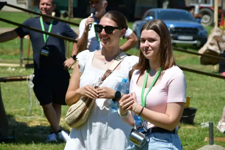 Hoblanje, sečkanje korzija, žaganje: Ne znate &scaron;to to znači? Odmorite du&scaron;u i pogledajte