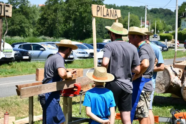 Hoblanje, sečkanje korzija, žaganje: Ne znate &scaron;to to znači? Odmorite du&scaron;u i pogledajte