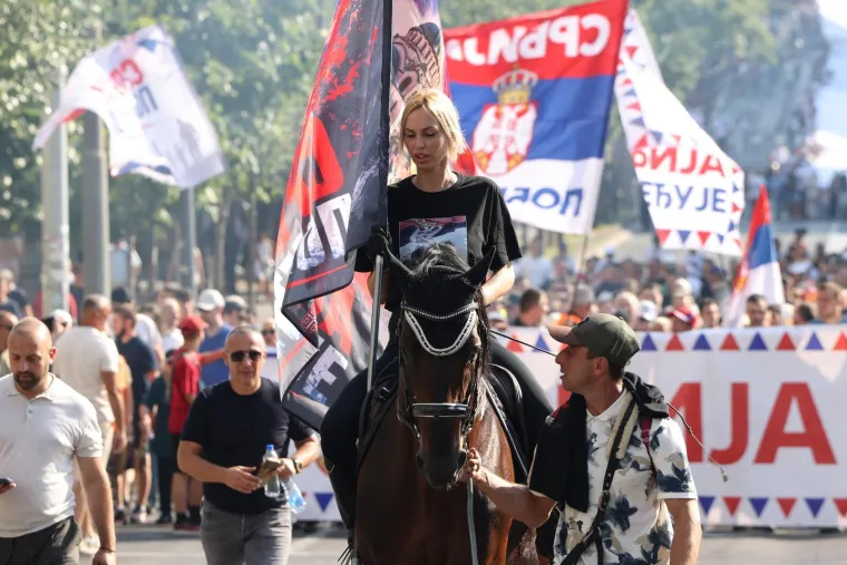 Veliki miting u Beogradu, Vučić prista&scaron;ama: 'Jo&scaron; nekoliko tjedana i onda ću podnijeti ostavku'