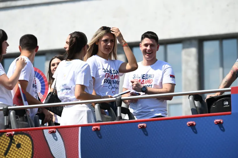 Veliki miting u Beogradu, Vučić prista&scaron;ama: 'Jo&scaron; nekoliko tjedana i onda ću podnijeti ostavku'