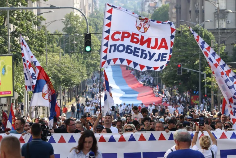 Veliki miting u Beogradu, Vučić prista&scaron;ama: 'Jo&scaron; nekoliko tjedana i onda ću podnijeti ostavku'