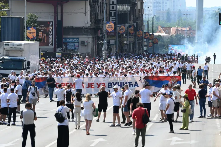 Veliki miting u Beogradu, Vučić prista&scaron;ama: 'Jo&scaron; nekoliko tjedana i onda ću podnijeti ostavku'