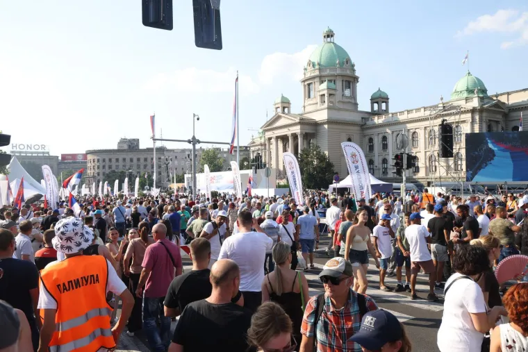 Veliki miting u Beogradu, Vučić prista&scaron;ama: 'Jo&scaron; nekoliko tjedana i onda ću podnijeti ostavku'