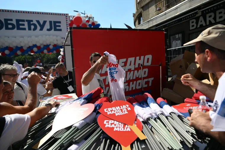 Veliki miting u Beogradu, Vučić prista&scaron;ama: 'Jo&scaron; nekoliko tjedana i onda ću podnijeti ostavku'