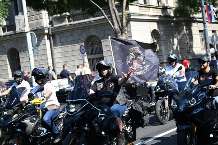 Veliki miting u Beogradu, Vučić prista&scaron;ama: 'Jo&scaron; nekoliko tjedana i onda ću podnijeti ostavku'