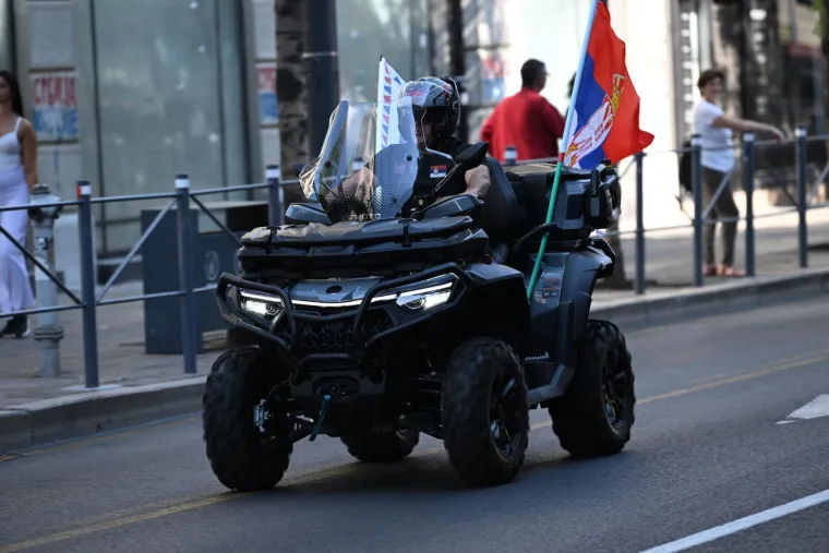 Veliki miting u Beogradu, Vučić prista&scaron;ama: 'Jo&scaron; nekoliko tjedana i onda ću podnijeti ostavku'
