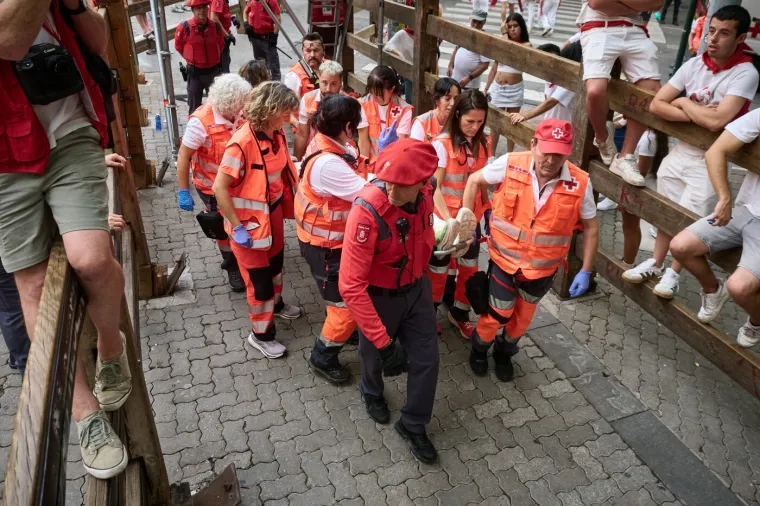 Dvije i pol minute čistog kaosa: Trkači poku&scaron;ali preduhitriti razjarene rogove, neki su izvukli deblji kraj