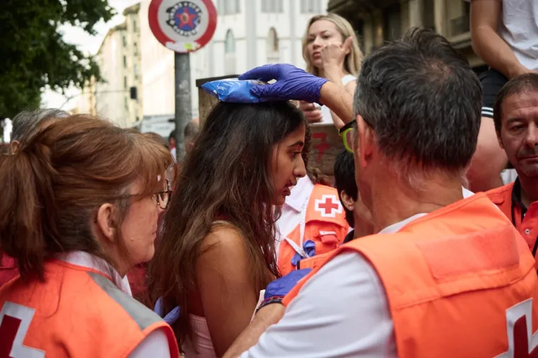 Dvije i pol minute čistog kaosa: Trkači poku&scaron;ali preduhitriti razjarene rogove, neki su izvukli deblji kraj