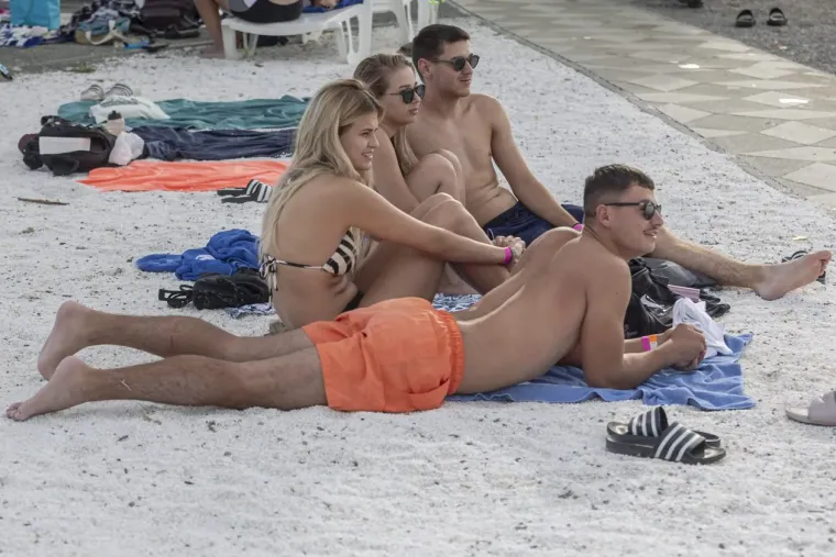 Kad sunce prži, legice znaju kamo: One su se rashladile na omiljenoj Copacabani