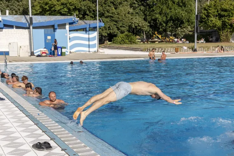 Kad sunce prži, legice znaju kamo: One su se rashladile na omiljenoj Copacabani
