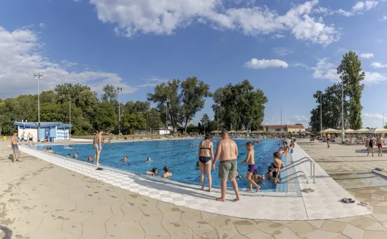Kad sunce prži, legice znaju kamo: One su se rashladile na omiljenoj Copacabani