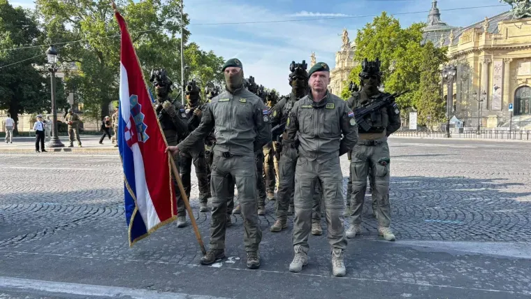 Kakva vojna sila u Parizu! Posebno su moćni hrvatski specijalci, pogledajte ove prizore