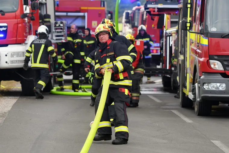 Stravični prizori iz Pribislavca: S ogromnom vatrenom stihijom borilo se 120 vatrogasaca!