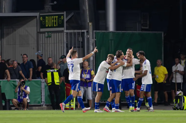 Je l' se to igralo u Slovačkoj ili u Splitu? Pogledajte kako je Torcida okupirala Žilinu