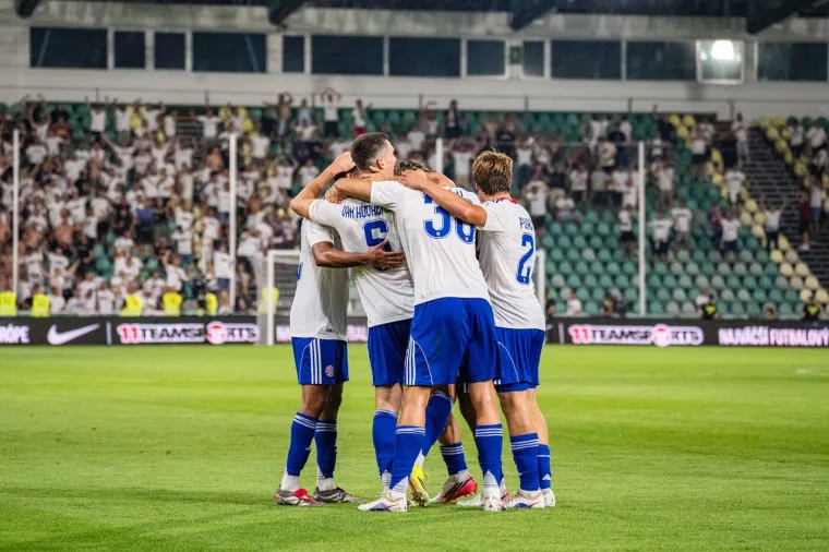 Je l' se to igralo u Slovačkoj ili u Splitu? Pogledajte kako je Torcida okupirala Žilinu