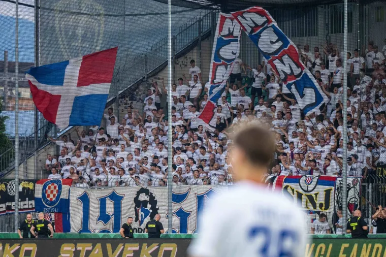 Je l' se to igralo u Slovačkoj ili u Splitu? Pogledajte kako je Torcida okupirala Žilinu