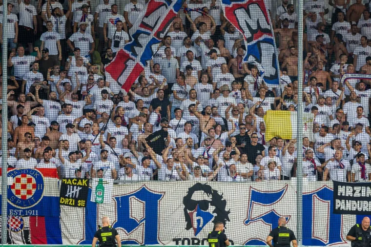 Je l' se to igralo u Slovačkoj ili u Splitu? Pogledajte kako je Torcida okupirala Žilinu