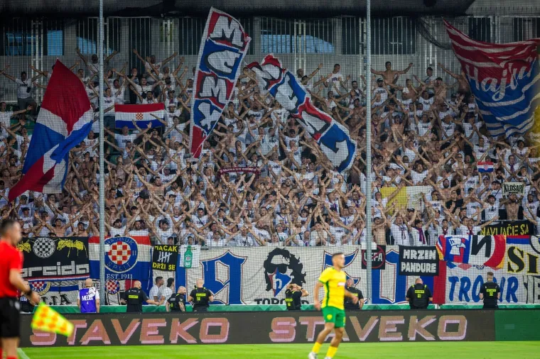 Je l' se to igralo u Slovačkoj ili u Splitu? Pogledajte kako je Torcida okupirala Žilinu