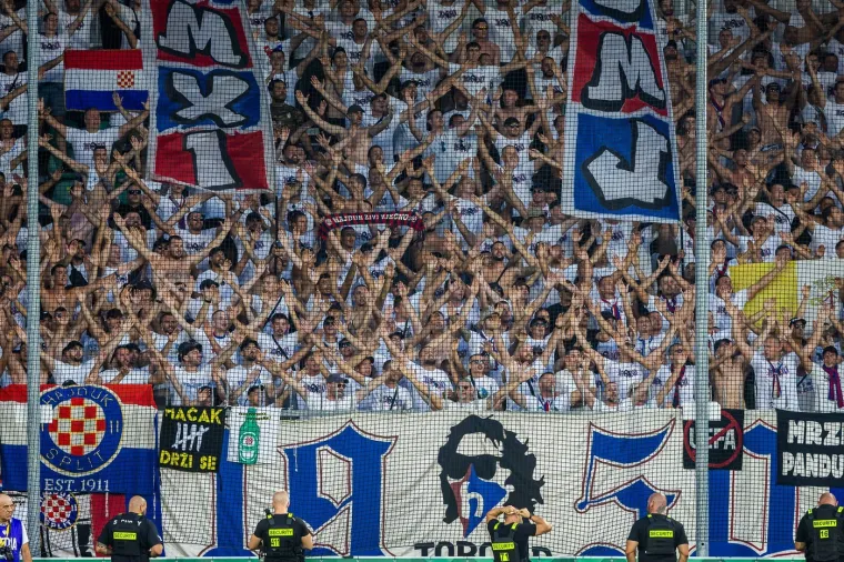 Je l' se to igralo u Slovačkoj ili u Splitu? Pogledajte kako je Torcida okupirala Žilinu