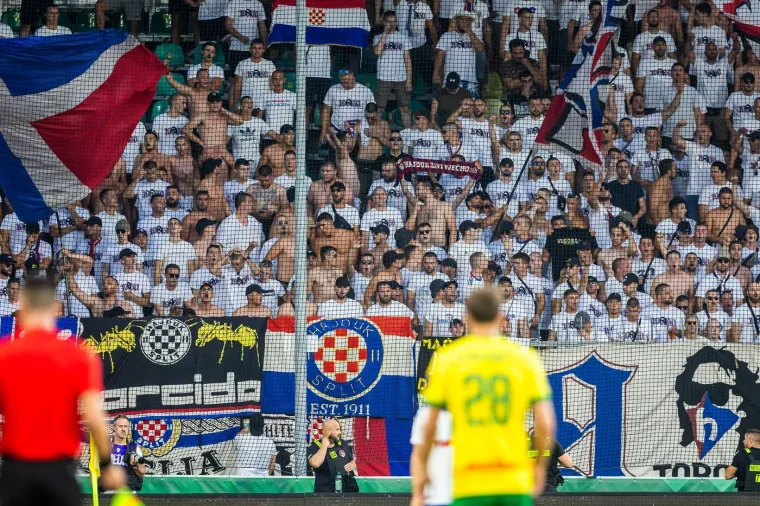 Je l' se to igralo u Slovačkoj ili u Splitu? Pogledajte kako je Torcida okupirala Žilinu
