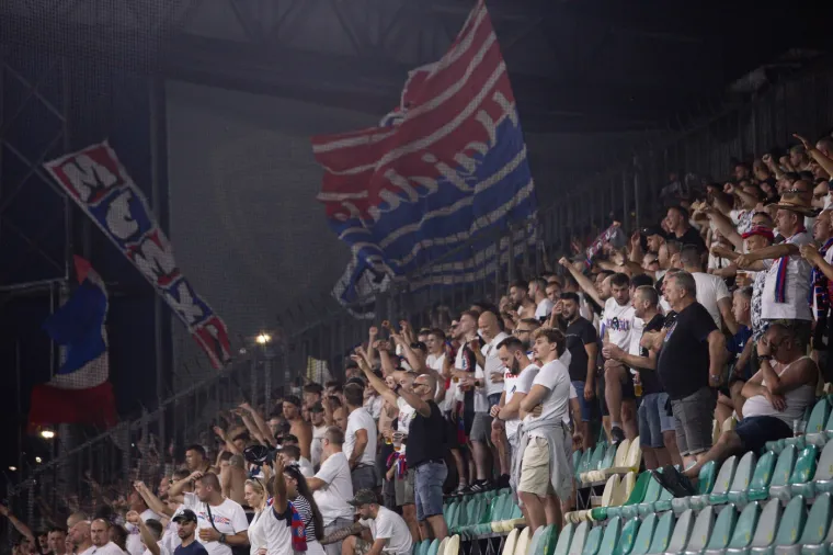 Je l' se to igralo u Slovačkoj ili u Splitu? Pogledajte kako je Torcida okupirala Žilinu