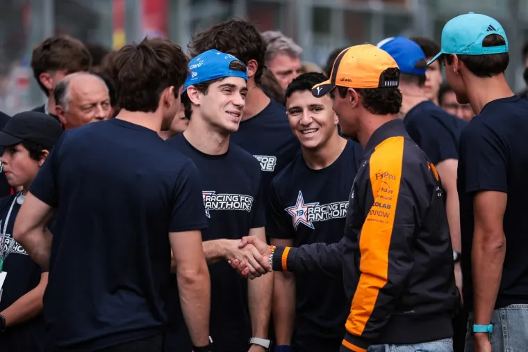 Zvijezde F1 položile cvijeće za poginulog kolegu: Pogledajte tko je do&scaron;ao