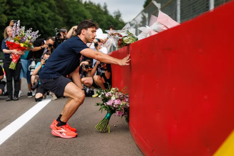 Zvijezde F1 položile cvijeće za poginulog kolegu: Pogledajte tko je do&scaron;ao